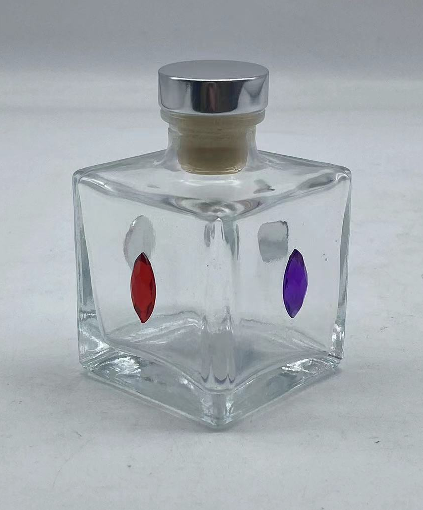 Square glass aromatherapy bottle with metal mirror stopper